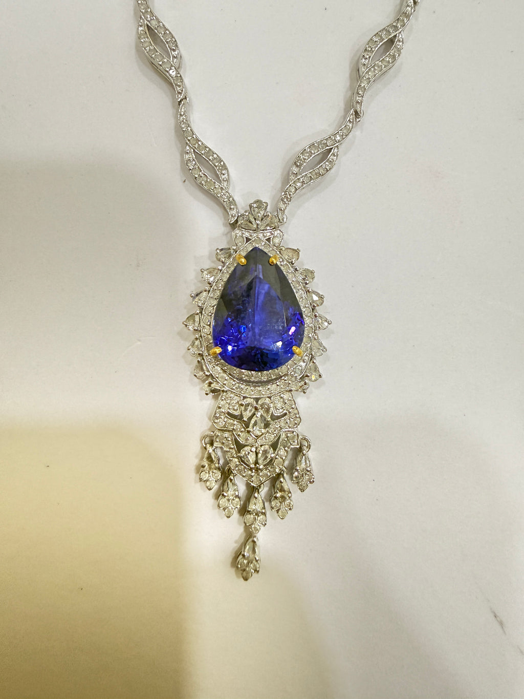 Royal Blue Tanzanite & Diamond Pendant Necklace – N7318